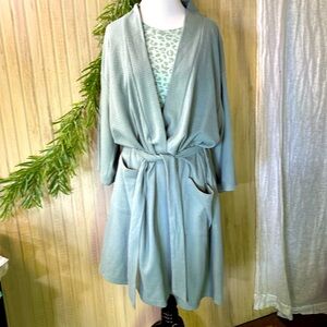 Dutch Hema 2-pc Nightgown and Robe Set, Large, EUC, light teal leopard print